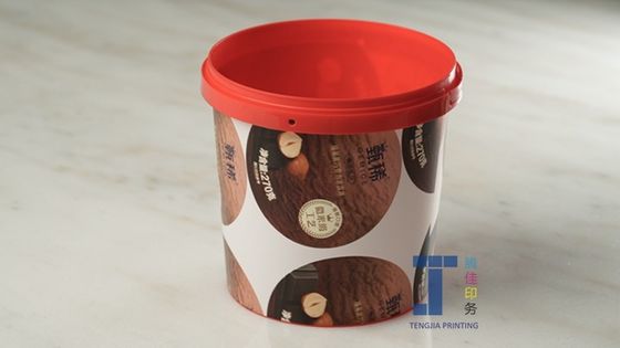 Forma oval em moldagem de rótulo com acabamento de superfície brilhante e impressão de seda
